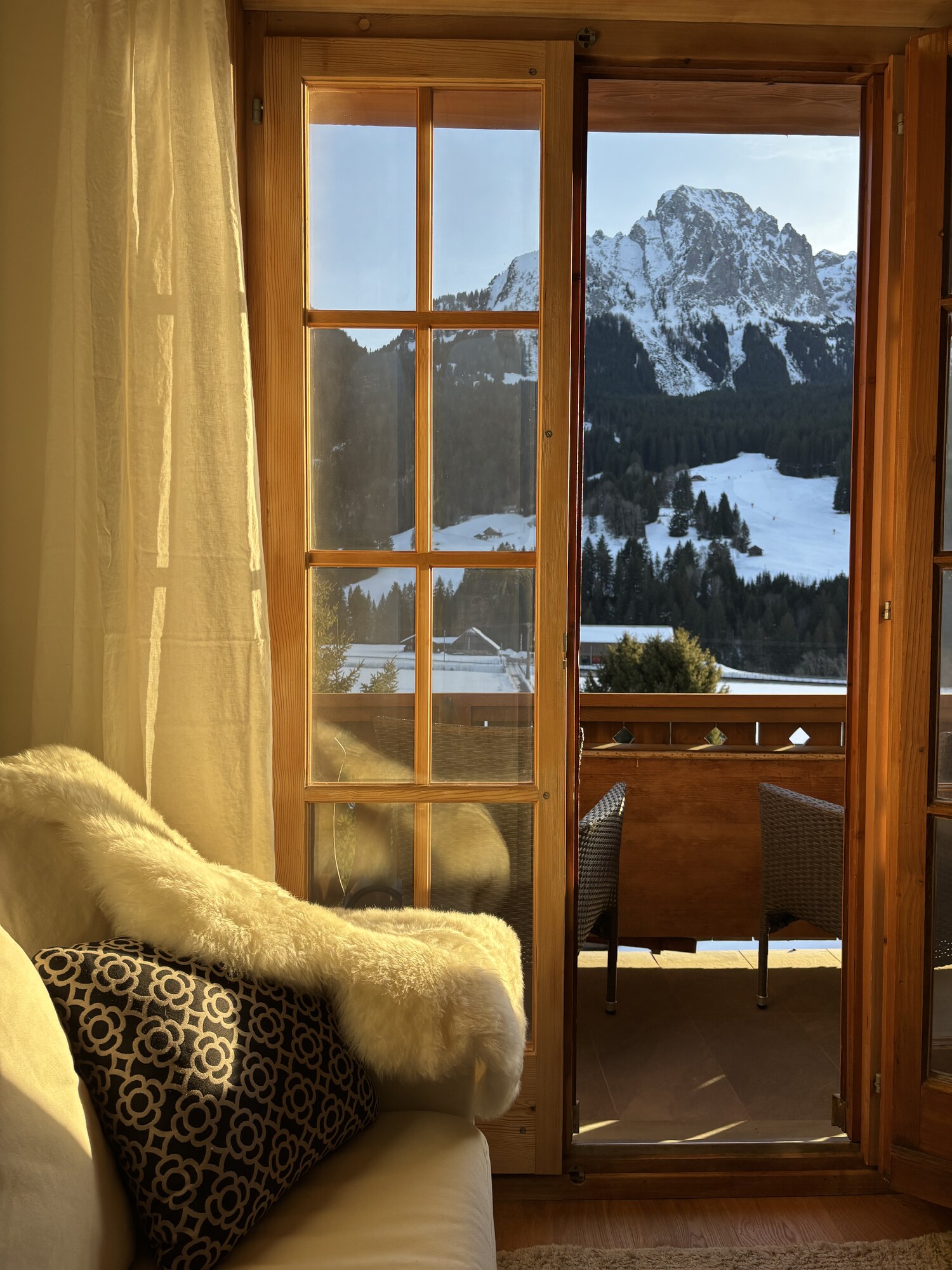 Balcon sud avec vue sur les montagnes